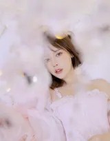 绝美嫦娥现代演绎 玉兔相伴如梦似幻