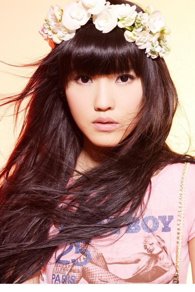 光影流转间的清冷与温柔杨子姗的多面写真美学