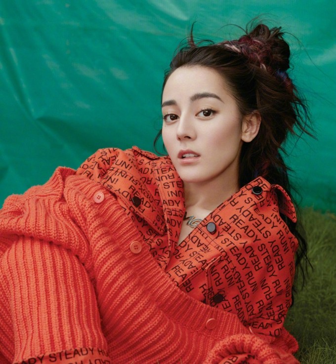 迪丽热巴SuperELLE创刊封面大片演绎百变时尚魅力